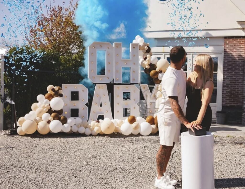 Gender reveal Oh Baby letters