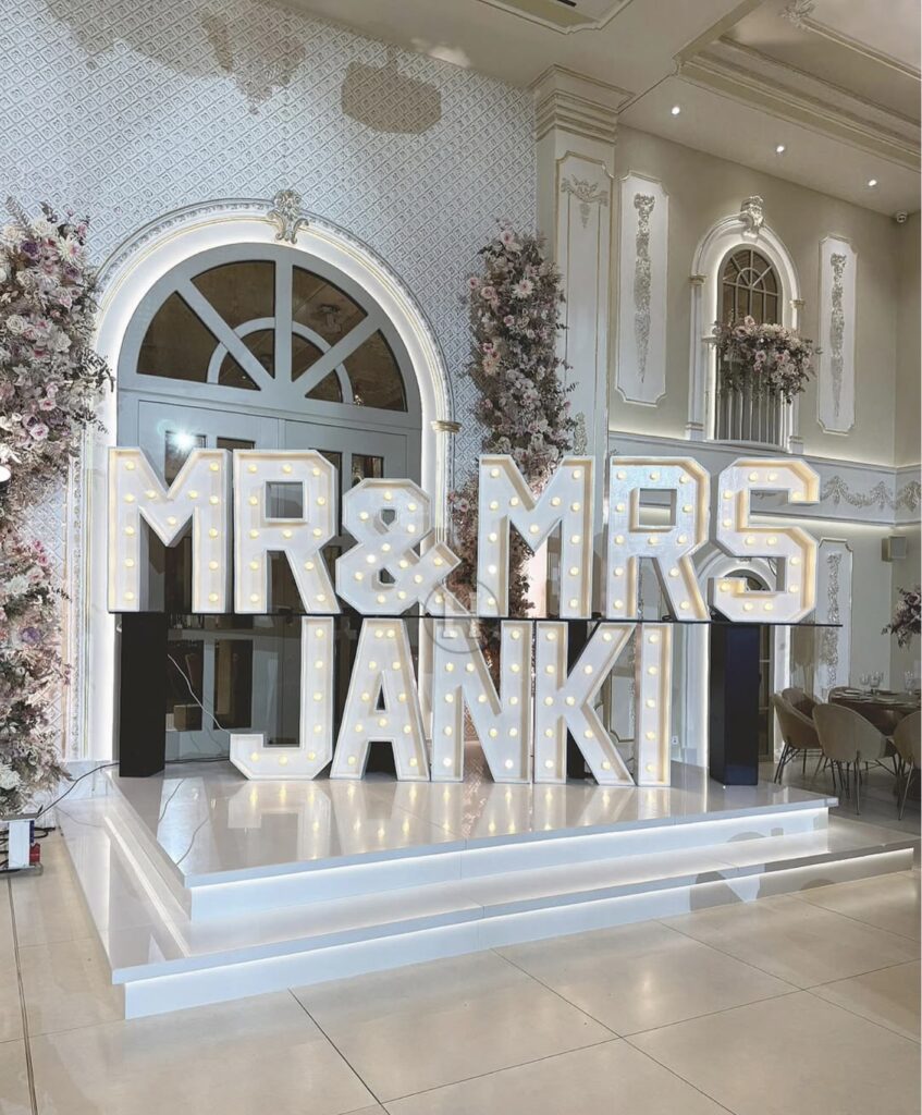 Huurlichtletters bruiloft letters